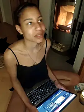 Snapshot of YaraEstelle chatting on March 8, 11:19 pm YaraEstelle online show from March 8, 11:19 pm