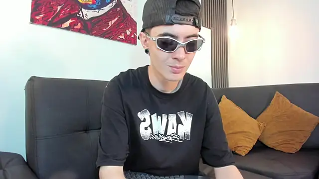 Lio      online show from February 10, 3:32 am