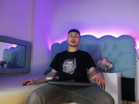 Oliver Benedet online show from February 8, 3:43 am