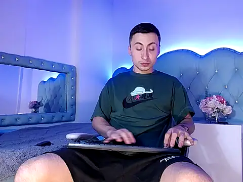 Oliver Benedet online show from February 11, 3:22 am