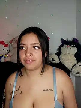 Snapshot of _juli17_ chatting on April 23, 12:01 am juli17 online show from April 23, 12:01 am
