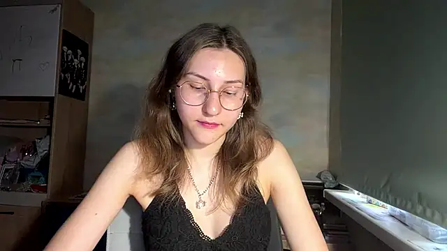 Miaaa Moon online show from June 15, 4:42 pm