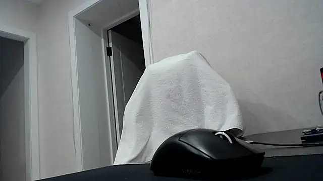 Snapshot of Max-Burn chatting on February 1, 11:47 pm Max-Burn online show from February 1, 11:47 pm