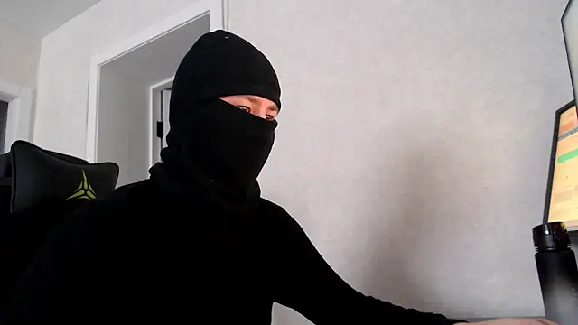 Snapshot of Max-Burn chatting on February 13, 10:00 am Max-Burn online show from February 13, 10:00 am