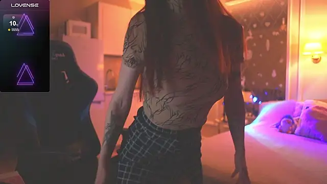 Snapshot of foxy_red_ chatting on February 2, 9:24 pm foxy red online show from February 2, 9:24 pm