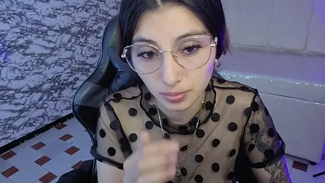 Cristal love v online show from February 7, 1:15 pm