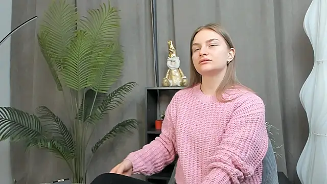 Snapshot of PhoebeTomerlin chatting on February 1, 9:08 am PhoebeTomerlin online show from February 1, 9:08 am