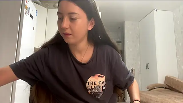 ZyntraLoom online show from February 1, 12:59 pm