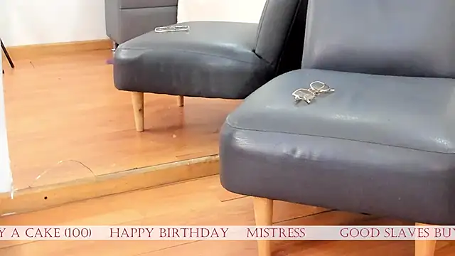 Oliviia williams online show from February 20, 11:32 am