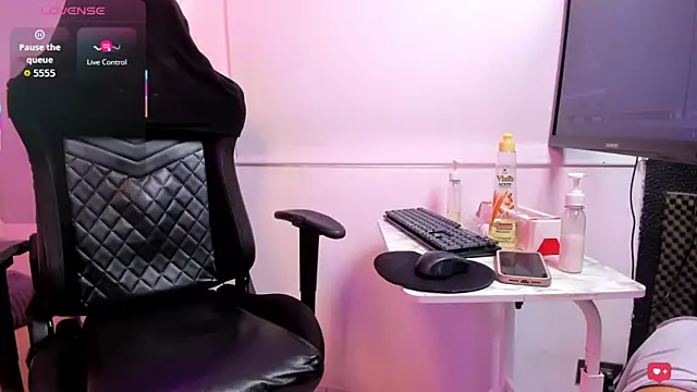 Snapshot of Bella_Miller1_ chatting on February 24, 7:56 pm Bella Miller1 online show from February 24, 7:56 pm