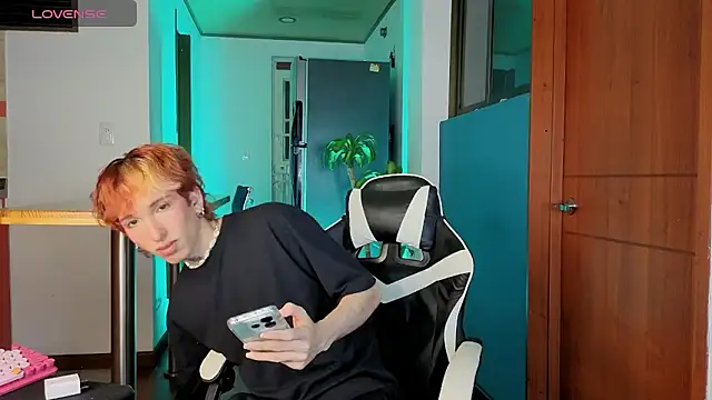 golden twink  online show from February 11, 6:29 am