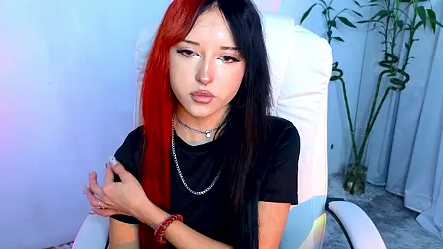   Amiraa online show from February 4, 1:39 pm