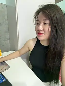 Snapshot of Amy8386 chatting on May 28, 5:05 am Amy8386 online show from May 28, 5:05 am