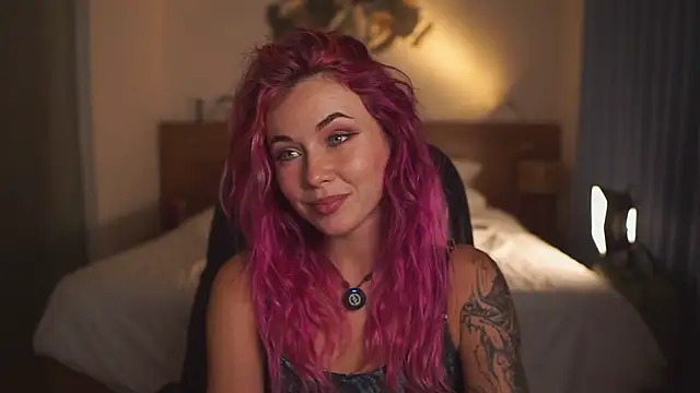 Sarah Pink online show from March 12, 2:12 pm