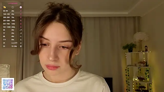 Snapshot of LeanneDinkle chatting on February 13, 4:52 am LeanneDinkle online show from February 13, 4:52 am