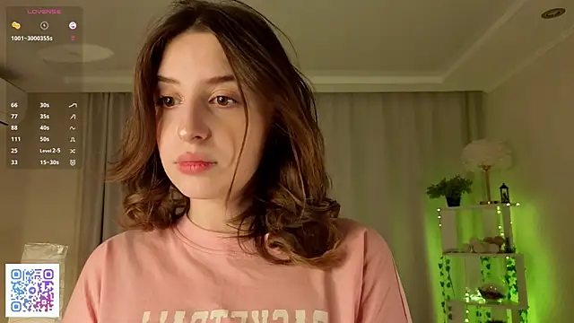 Snapshot of LeanneDinkle chatting on February 14, 4:53 am LeanneDinkle online show from February 14, 4:53 am