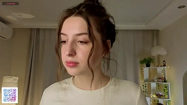 Snapshot of LeanneDinkle chatting on February 21, 4:46 am LeanneDinkle online show from February 21, 4:46 am