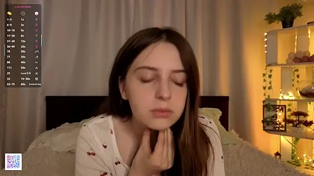 Snapshot of LeanneDinkle chatting on April 1, 4:24 am LeanneDinkle online show from April 1, 4:24 am