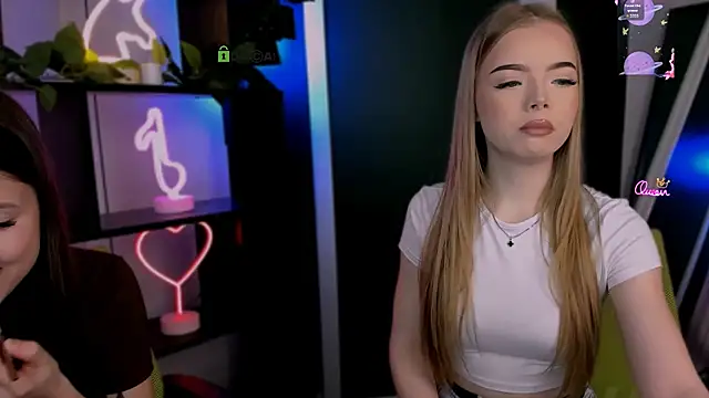 arianaa cat online show from March 21, 8:19 am