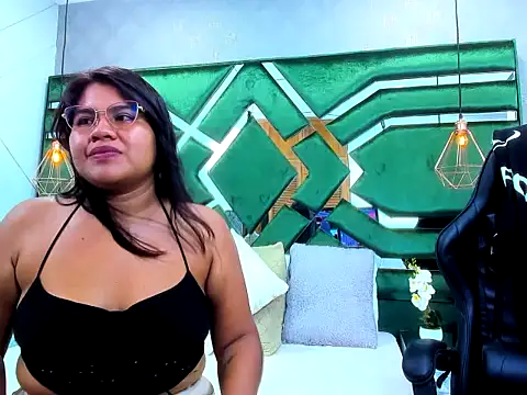 BellaAndNethan online show from February 4, 8:03 pm