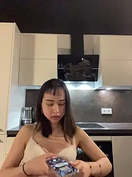 Just-Lilly online show from March 27, 1:00 pm