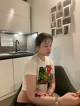 Just-Lilly online show from July 10, 7:49 pm