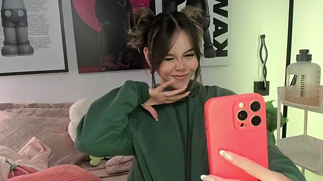 Snapshot of Hey_lucy__ chatting on April 17, 11:35 am Hey lucy online show from April 17, 11:35 am