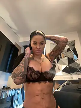 Sarah Hard online show from February 8, 3:26 pm