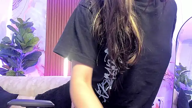 Giselle Laurens  online show from June 5, 2:45 pm