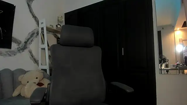 alahiaFoxter  online show from February 11, 5:12 am