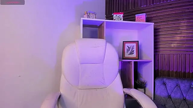 CarolineFyre online show from February 8, 1:58 pm