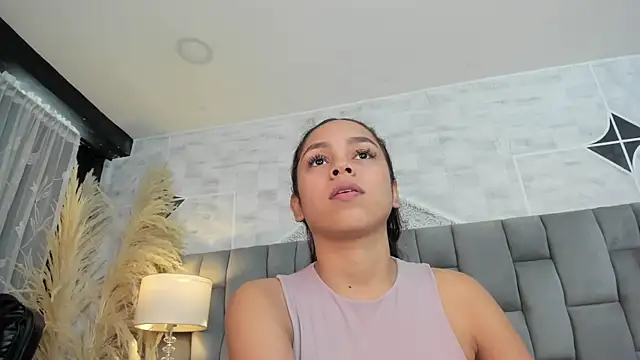 CarolineFyre online show from June 6, 1:05 pm