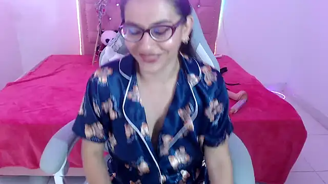 snowhot-69 online show from May 12, 9:06 am