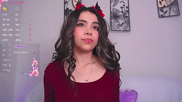 Snapshot of loveegirll1 chatting on March 27, 3:45 am loveegirll1 online show from March 27, 3:45 am