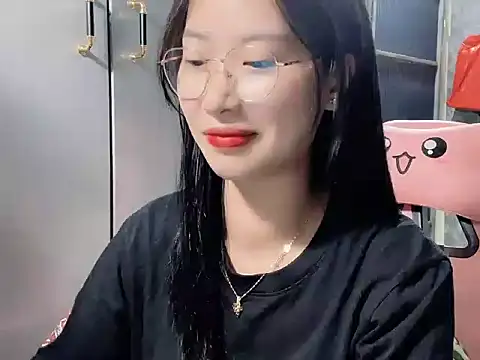 Linne6789 online show from March 1, 3:03 pm