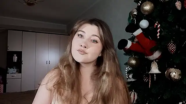 LilyBlum online show from February 3, 2:22 pm