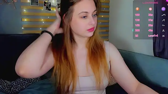 Alice Wanderr online show from March 3, 1:45 am