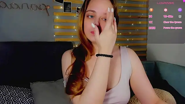 Alice Wanderr online show from March 6, 2:19 am