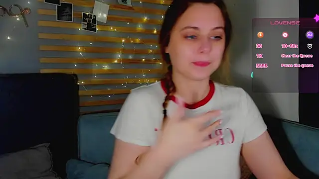 Alice Wanderr online show from March 16, 1:55 am