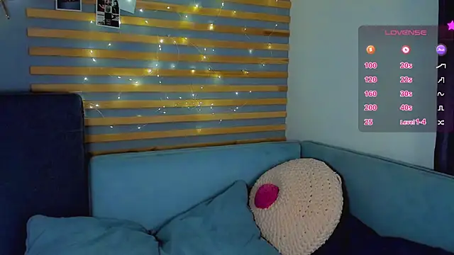 Alice Wanderr online show from March 27, 3:01 am