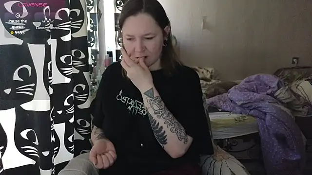 Snapshot of Ozalin_ chatting on April 20, 9:34 am Ozalin online show from April 20, 9:34 am