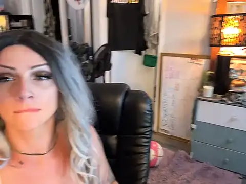 Alicethickpeach online show from July 8, 8:41 am
