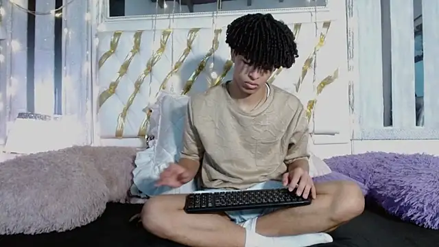 ian smith  online show from February 14, 11:40 am