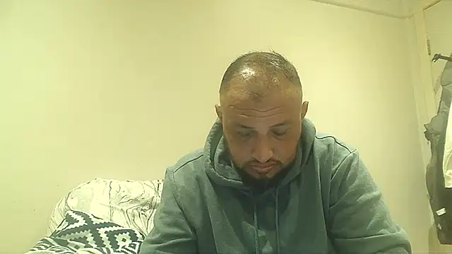 Snapshot of Und3rcntrol chatting on March 27, 4:07 pm Und3rcntrol online show from March 27, 4:07 pm