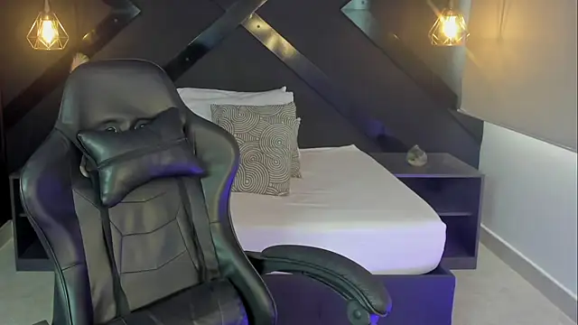 Snapshot of charlottee27_ chatting on February 28, 7:48 pm charlottee27 online show from February 28, 7:48 pm