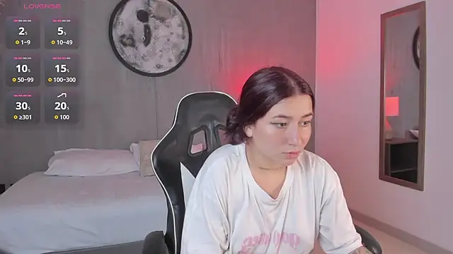 Snapshot of charlottee27_ chatting on March 1, 7:54 am charlottee27 online show from March 1, 7:54 am