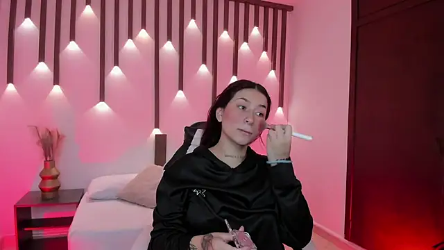 charlottee27  online show from April 23, 2:02 am