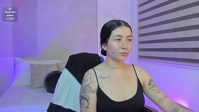 charlottee27  online show from May 22, 2:08 am