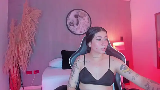 charlottee27  online show from May 23, 2:28 am