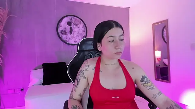 charlottee27  online show from June 3, 1:52 am